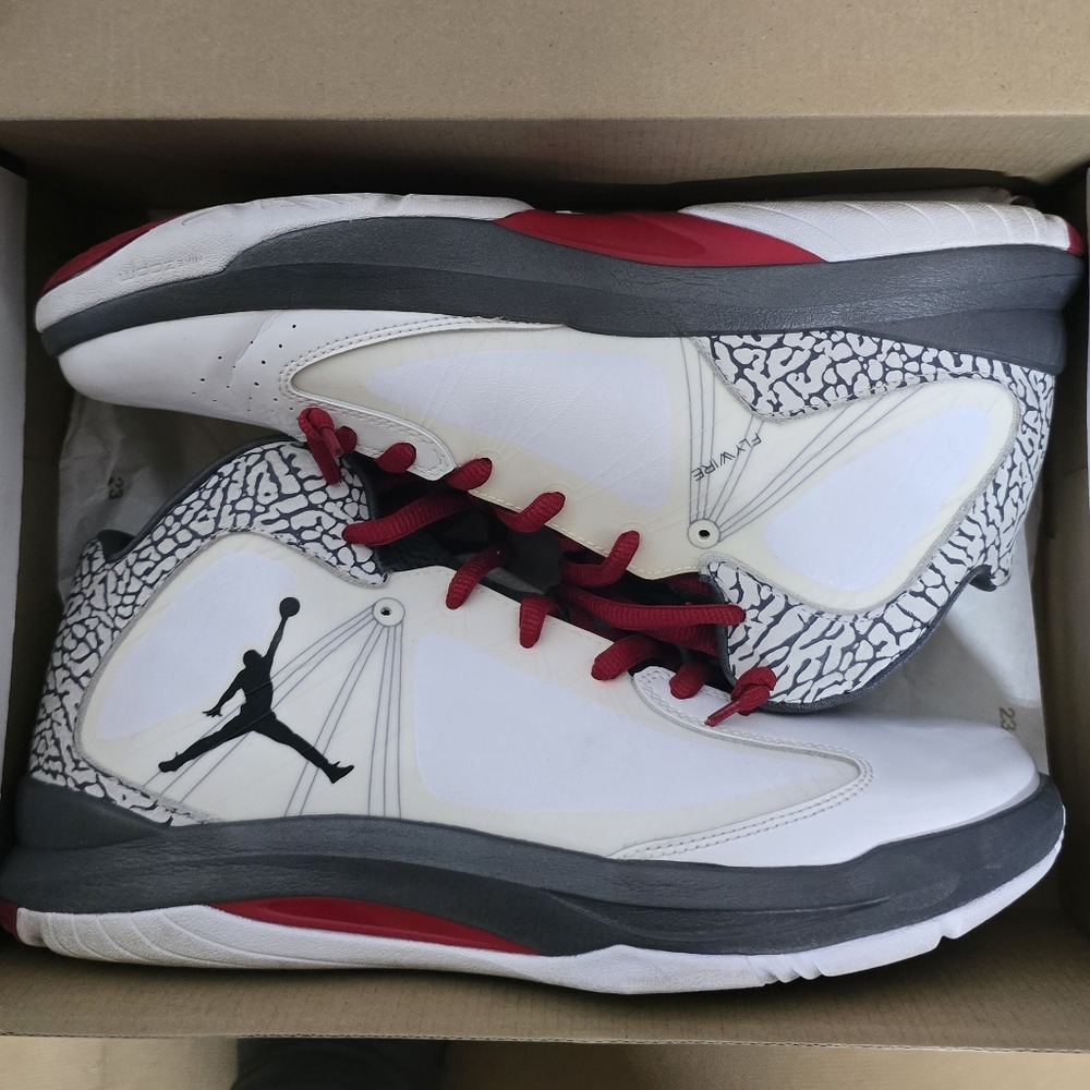 Jordan White and Red 2012 Athletic Shoes with Iconic Design - Picture 2 of 7